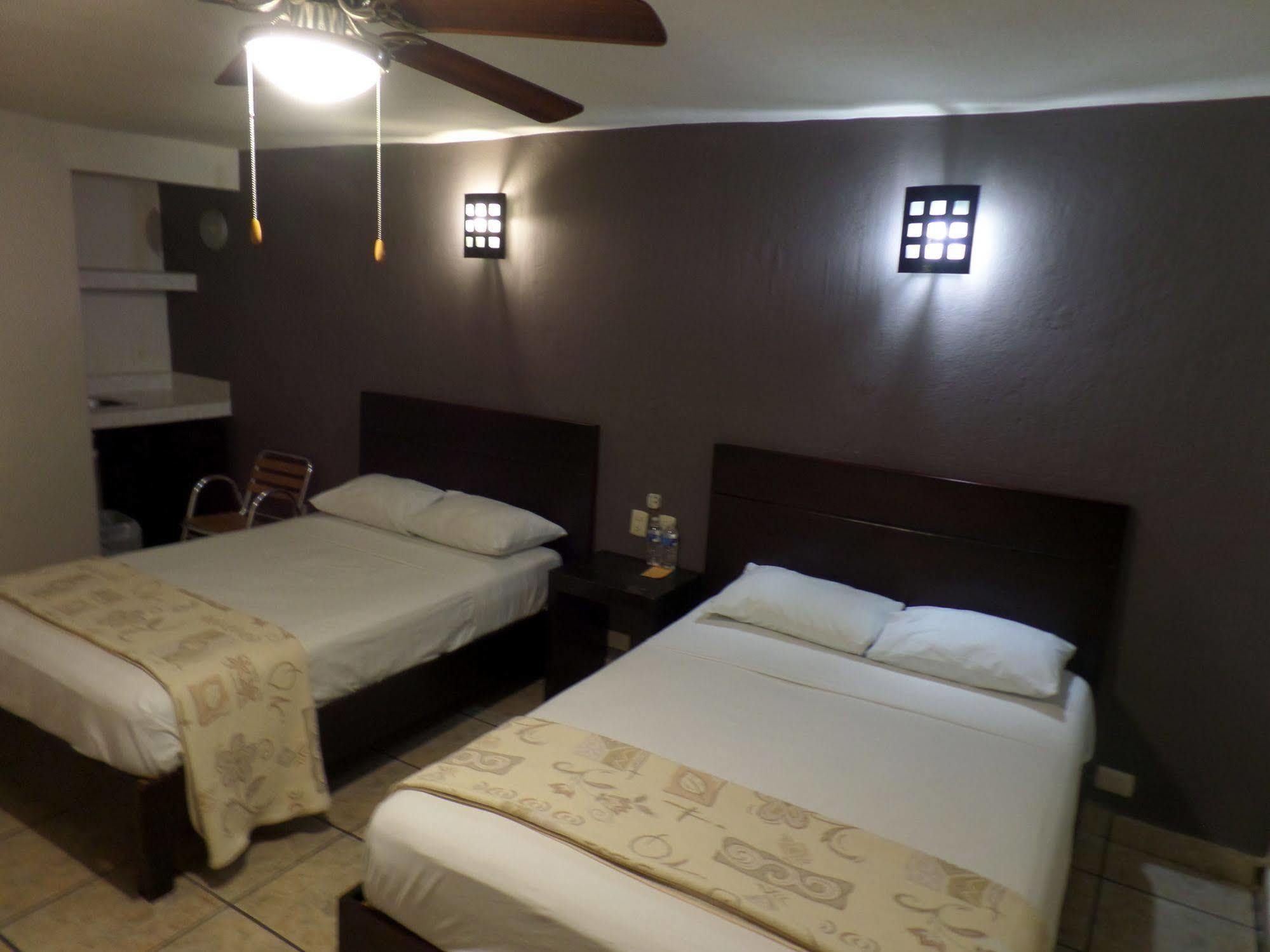 Tuxtla Gutiérrez Uke Inn Hotel & Suites Xamaipak מראה חיצוני תמונה