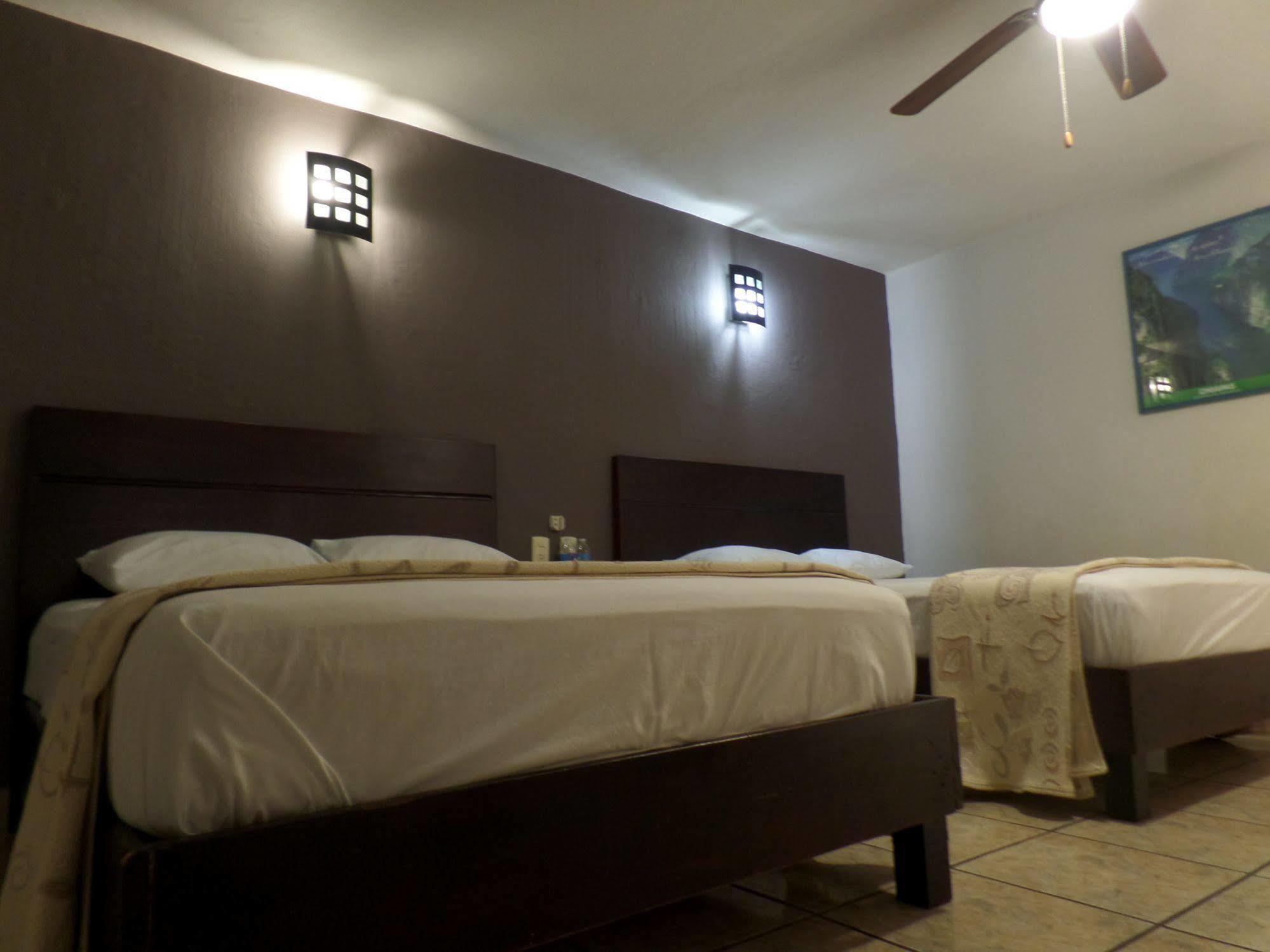 Tuxtla Gutiérrez Uke Inn Hotel & Suites Xamaipak מראה חיצוני תמונה